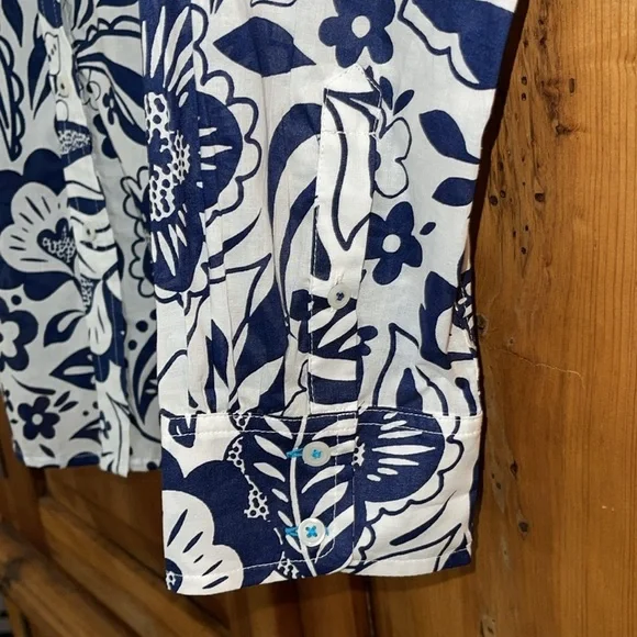 NWT TALBOTS NAVY & WHITE FLORAL PRINT BUTTON DOWN BLOUSE Sz. L - Picture 4 of 7
